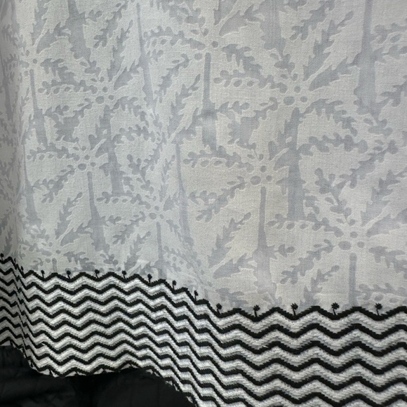 Vineyard Vines White Smocked Collar Dress – Size M - Picture 4 of 8